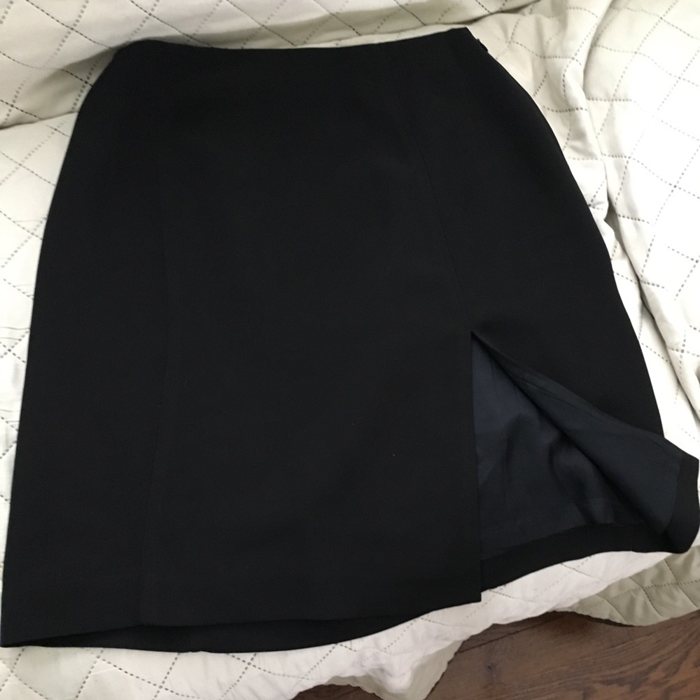 Mini skirt w/slit